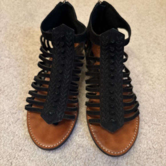 VINCE CAMUTO gladiator suede sandals - Picture 1 of 7